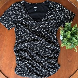 Old Navy Maternity Tee, size Small